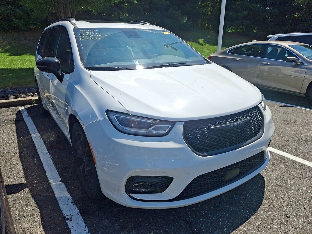 Thumbnail: 2025 Chrysler Pacifica - 3