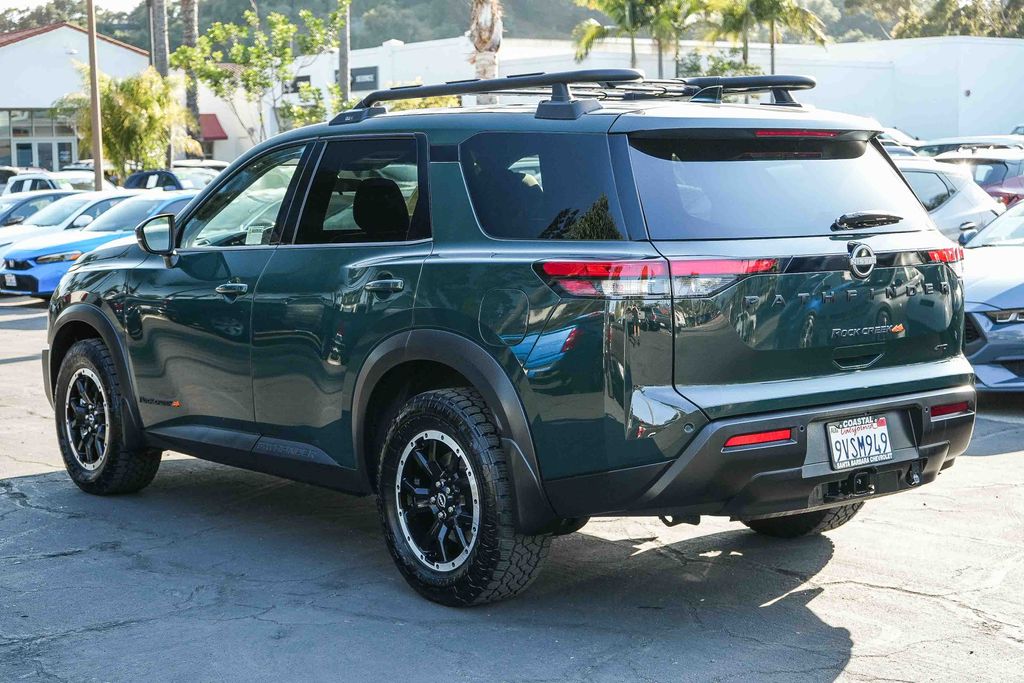 View vehicle photo 4
