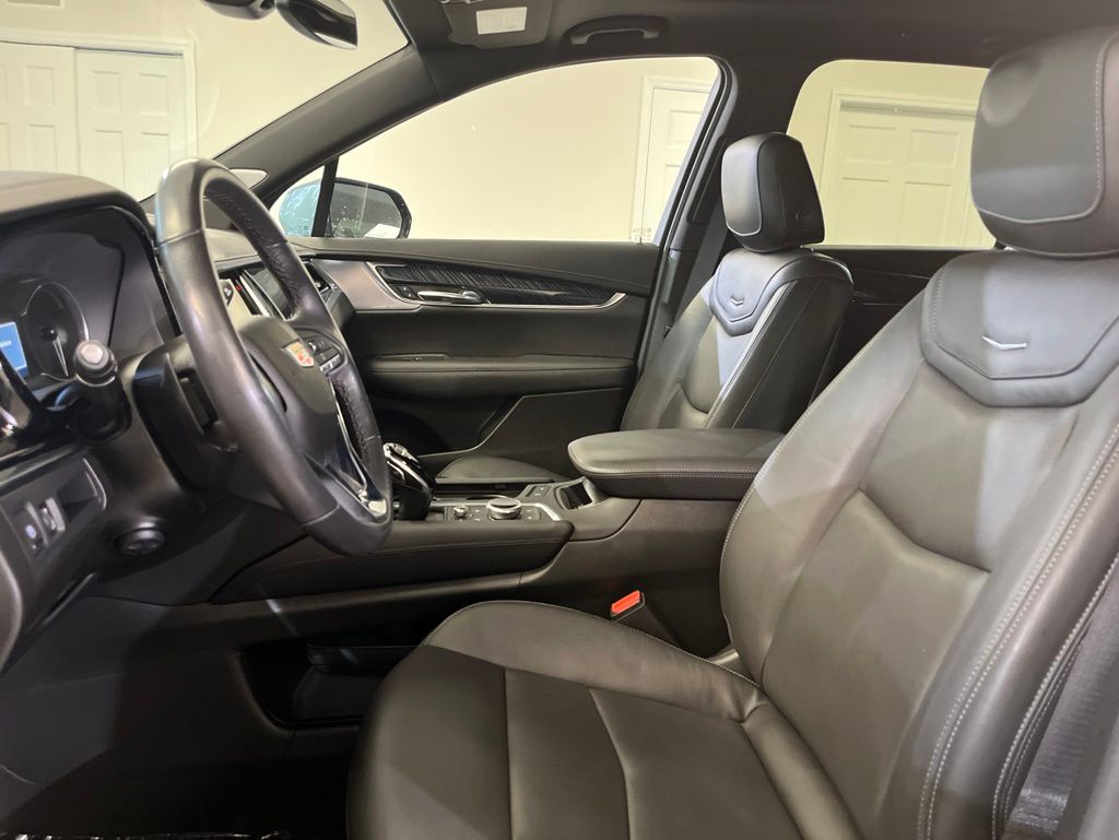 used 2024 Cadillac XT6 car, priced at $43,500