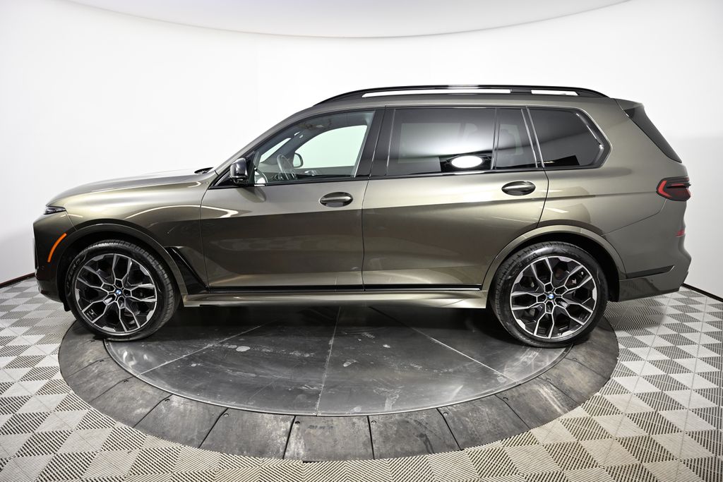 2025 BMW X7 M60i 2