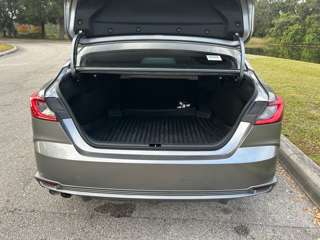 Thumbnail: 2025 Toyota Camry - 10