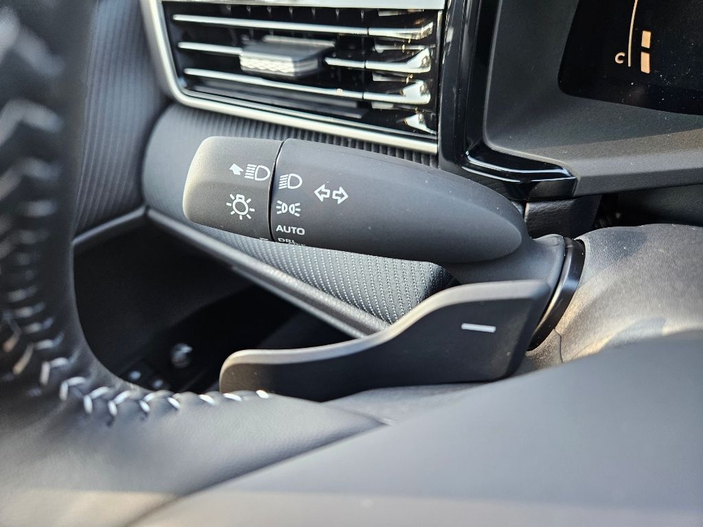 Thumbnail: 2025 Toyota Camry - 22