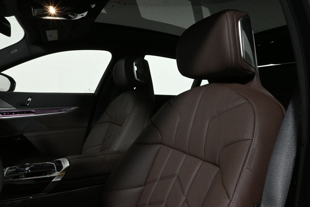 2025 BMW 7 Series 760i xDrive 16