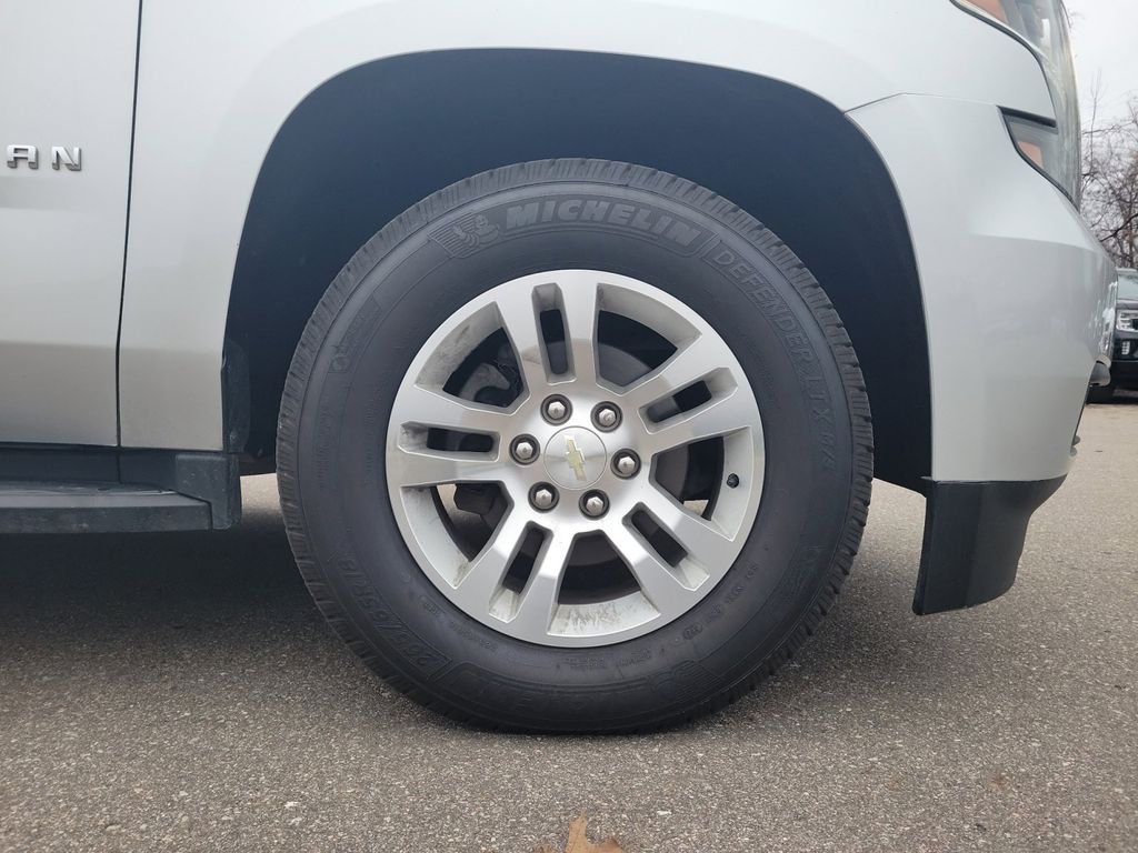 2018 Chevrolet Suburban LT 32