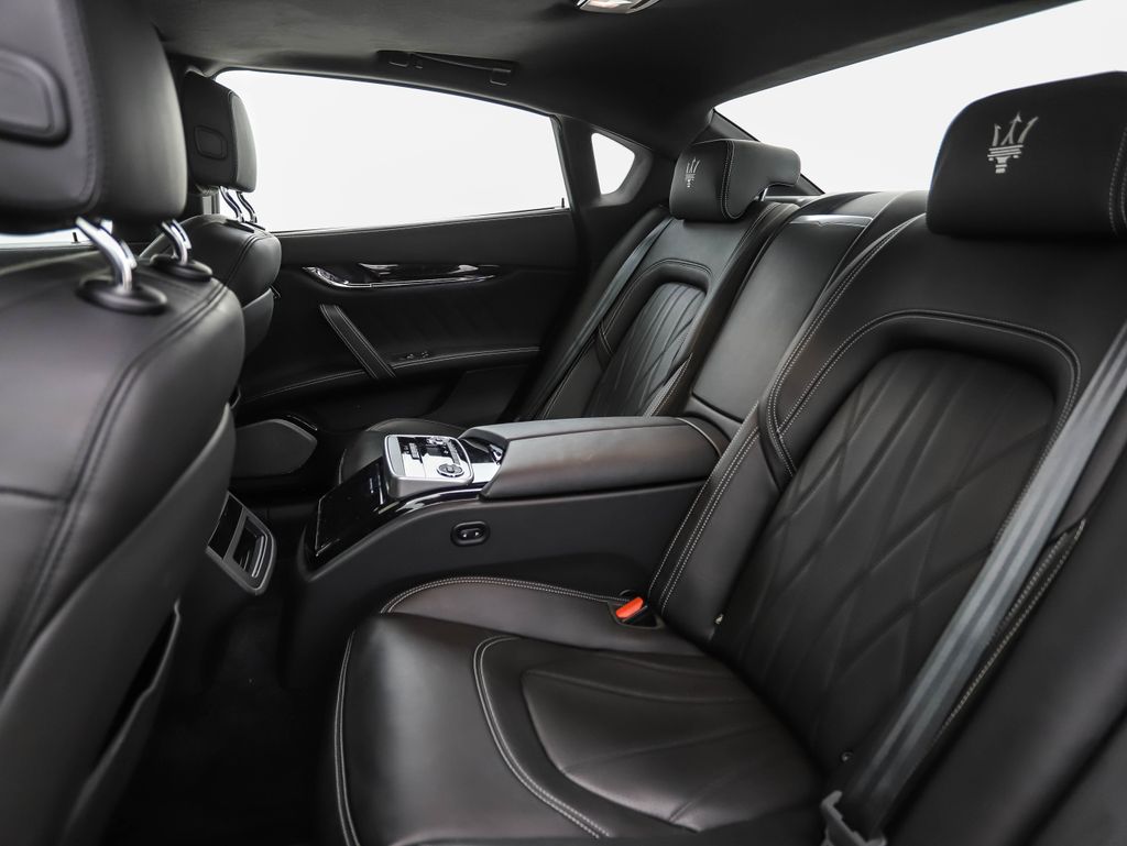 Thumbnail: 2022 Maserati Quattroporte - 22