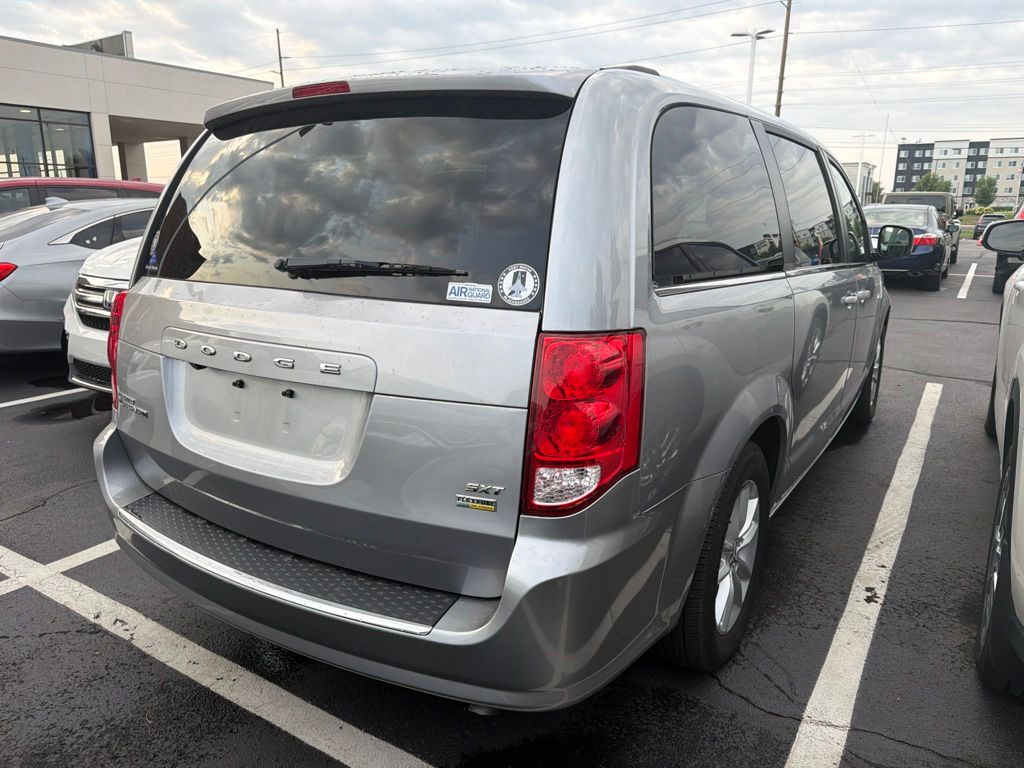 Thumbnail: 2019 Dodge Grand Caravan - 3