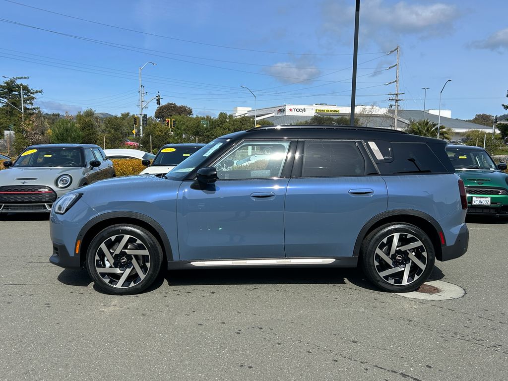 2025 MINI Cooper Countryman Iconic 2