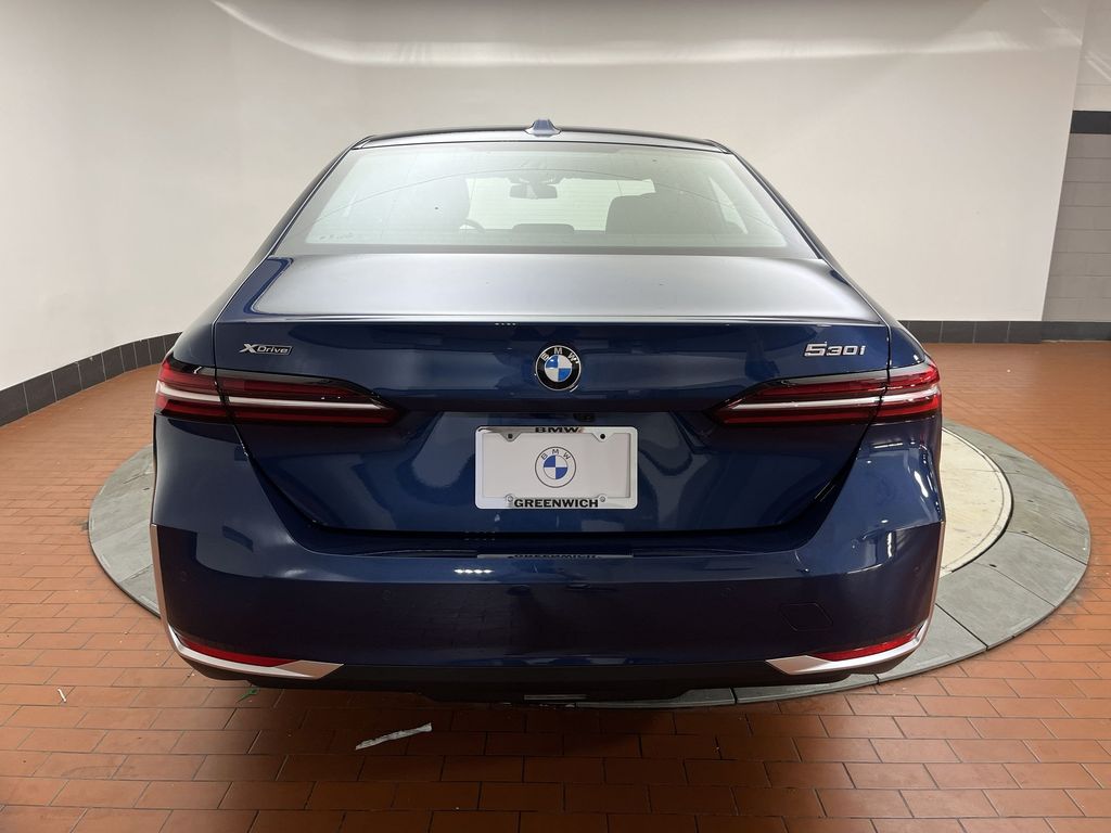 Thumbnail: 2025 BMW 5 Series - 24