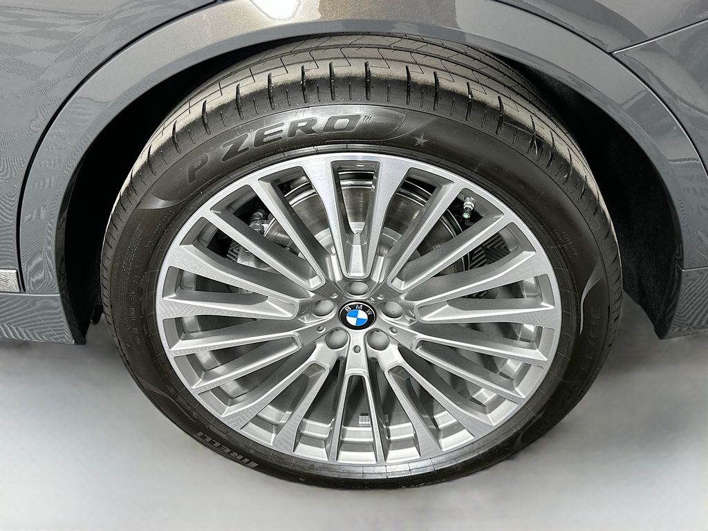Thumbnail: 2026 BMW X7 - 23