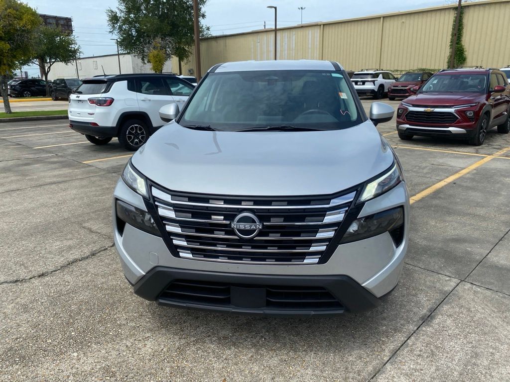 Used 2025 Silver Nissan SV image 2