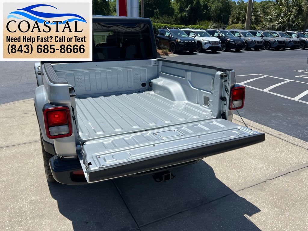 2022 Jeep Gladiator Altitude Silver at Bob King Buick GMC