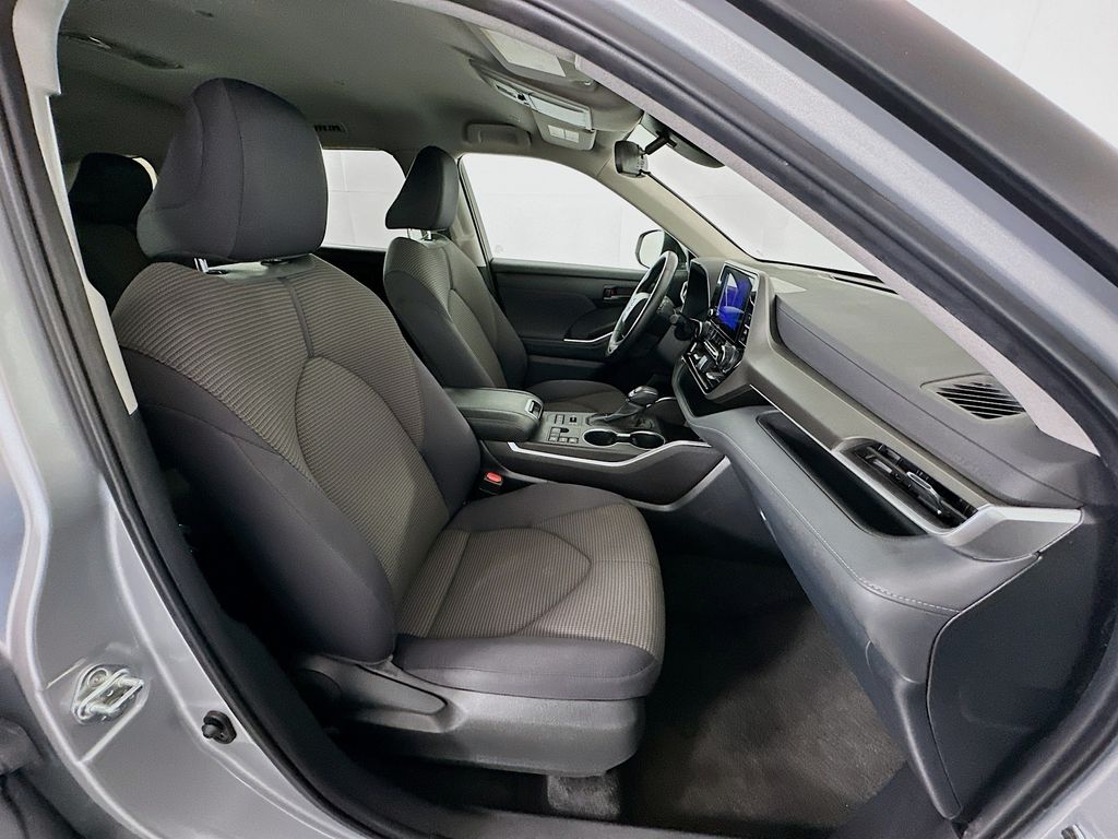 Thumbnail: 2024 Toyota Highlander - 29