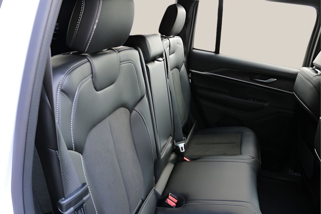 New 2026 White Jeep Altitude image 17