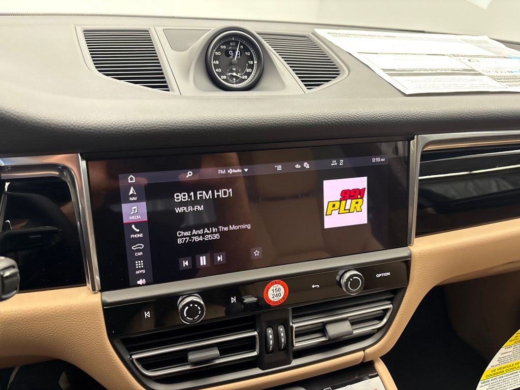 Thumbnail: 2026 Porsche Macan - 32