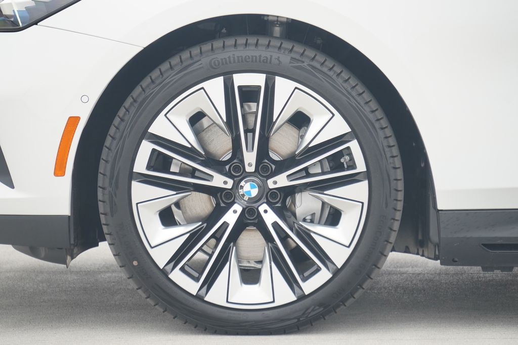 Thumbnail: 2026 BMW i5 - 5