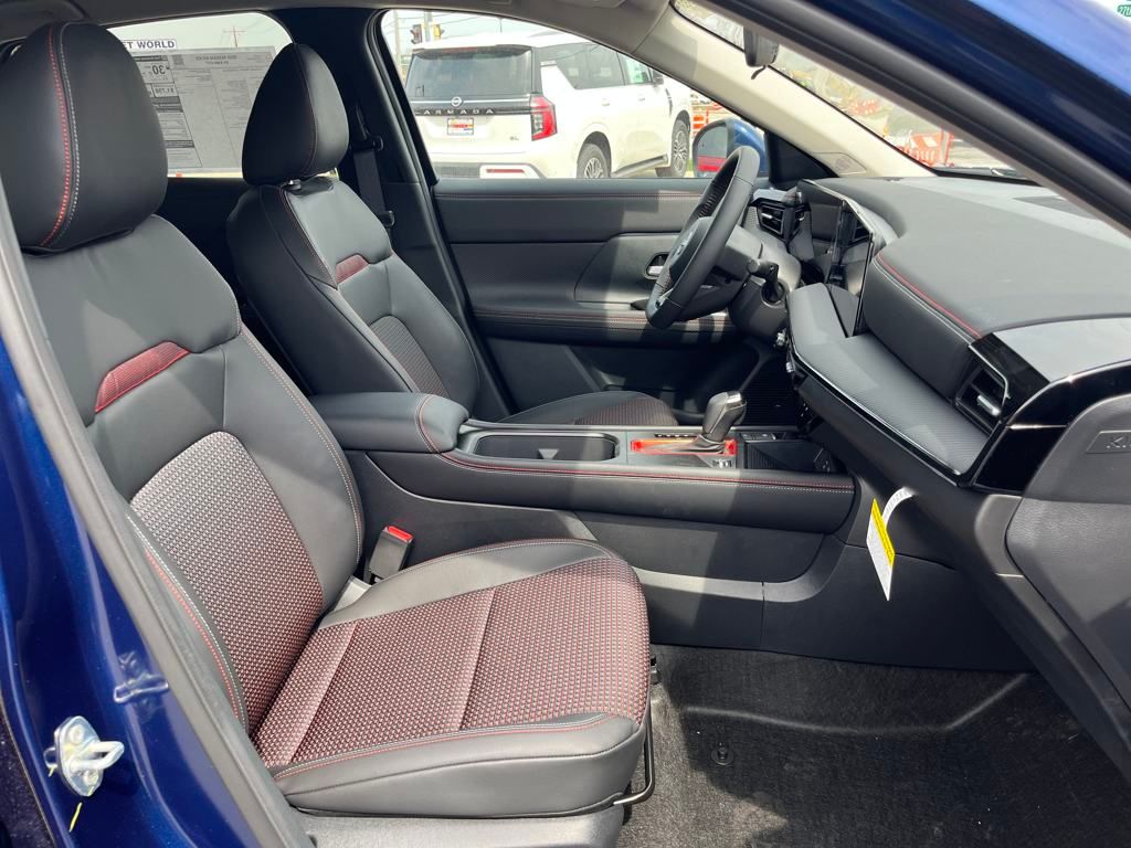 2025 Nissan Kicks SR photo