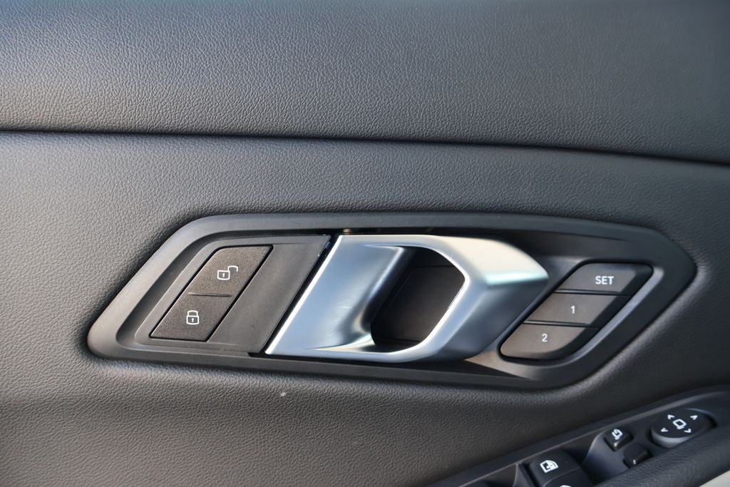 2024 BMW 3 Series 330i xDrive 28