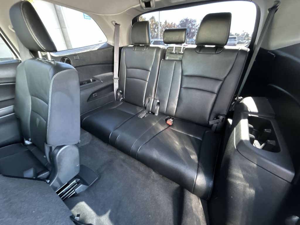 Thumbnail: 2017 Honda Pilot - 24