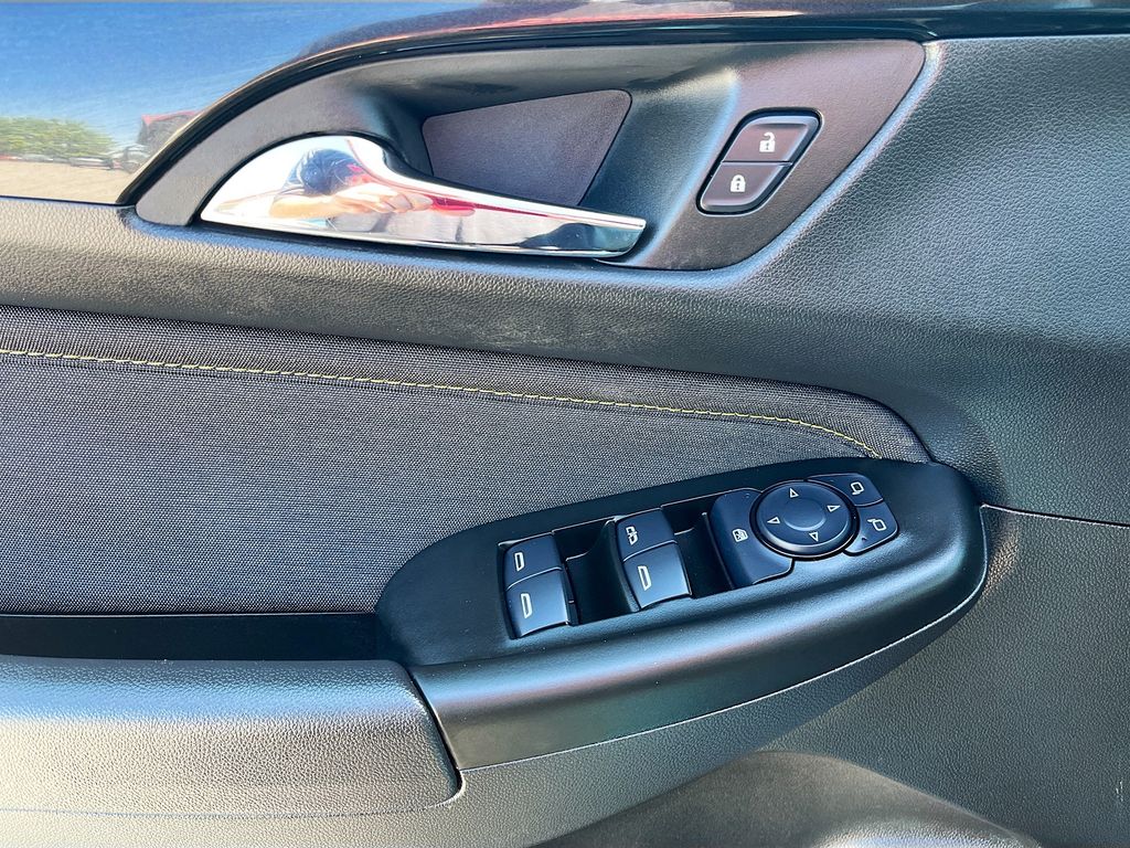 Used 2025 Blue Chevrolet ACTIV image 17