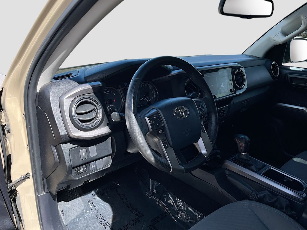 Used 2020 Brown Toyota SR5 image 9