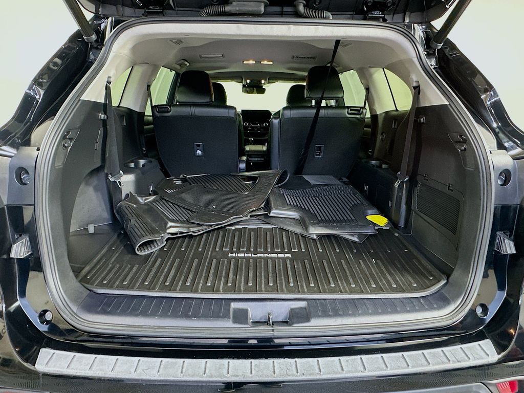 Thumbnail: 2023 Toyota Highlander - 27