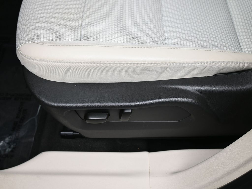 Used 2023 Sapphire Metallic Buick Preferred image 15