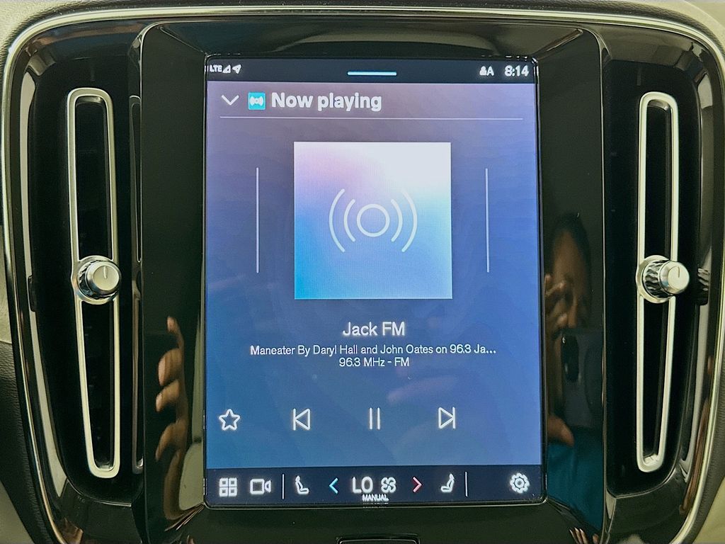 Thumbnail: 2023 Volvo XC40 - 15