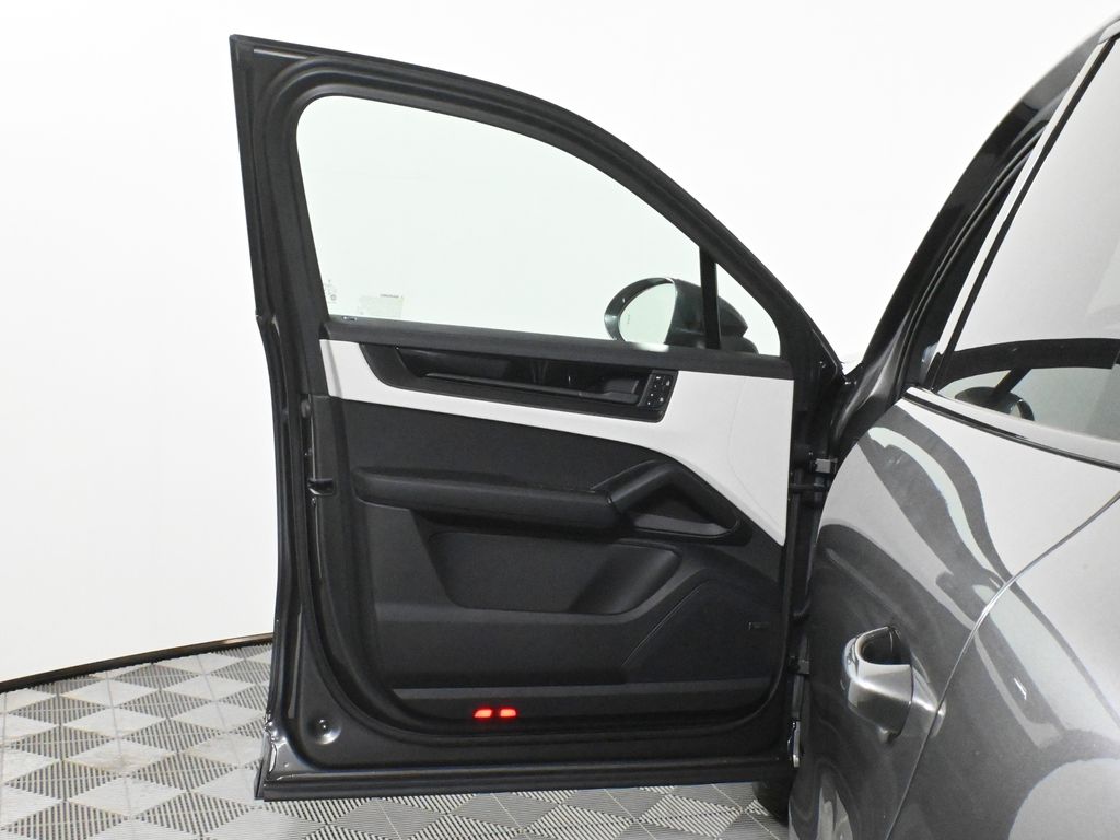 Thumbnail: 2026 Porsche Cayenne - 31