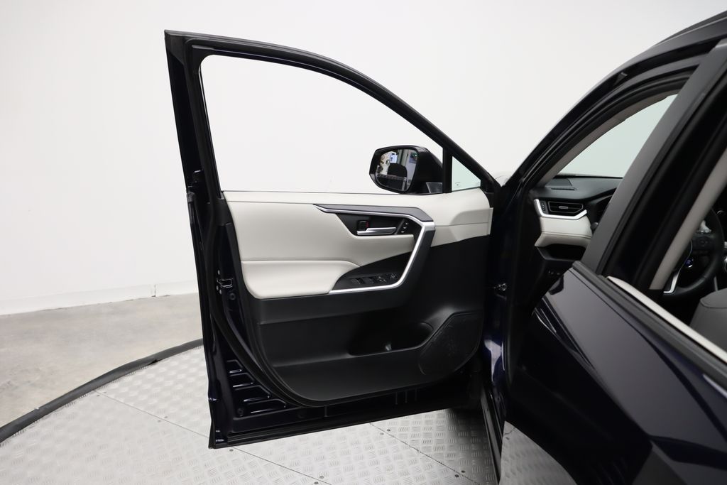2023 Toyota RAV4 XLE Premium 16