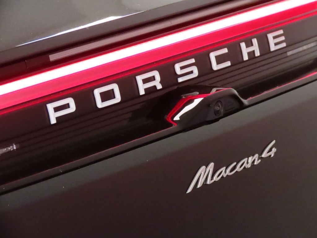 Thumbnail: 2026 Porsche Macan - 12