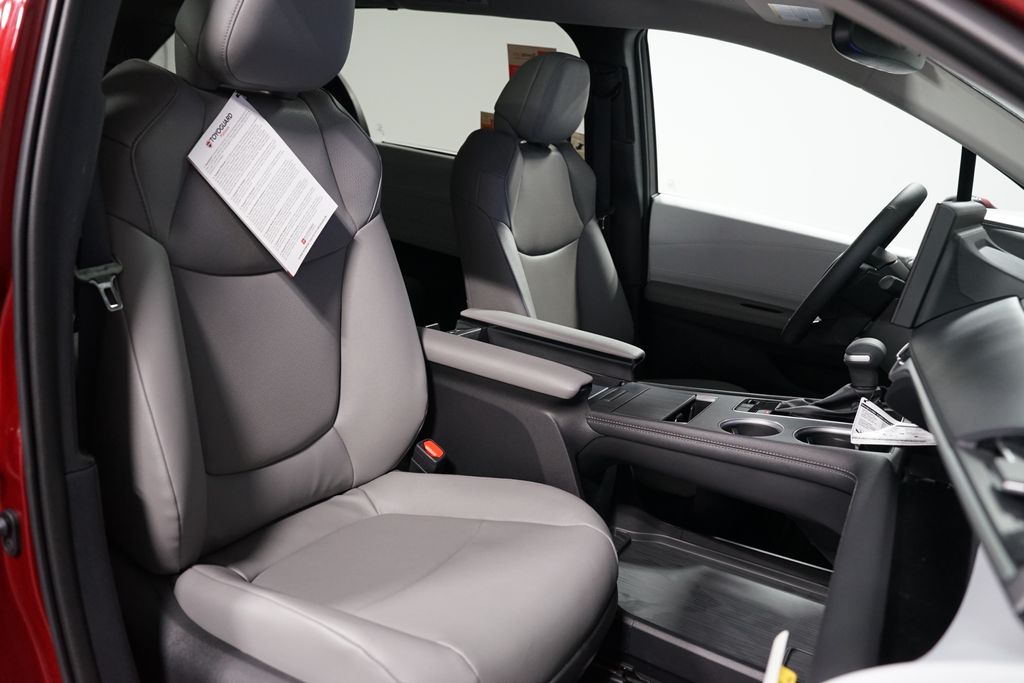 Thumbnail: 2026 Toyota Sienna - 29