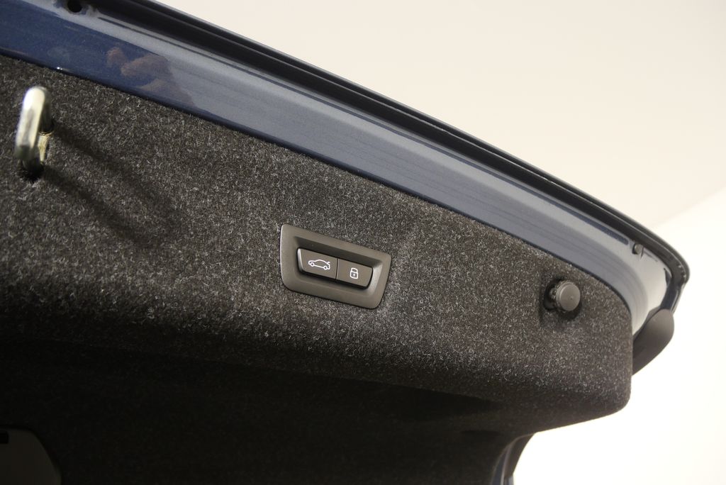 Thumbnail: 2025 BMW 3 Series - 18