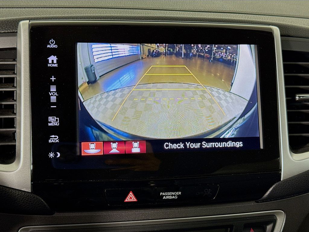 Thumbnail: 2017 Honda Pilot - 13