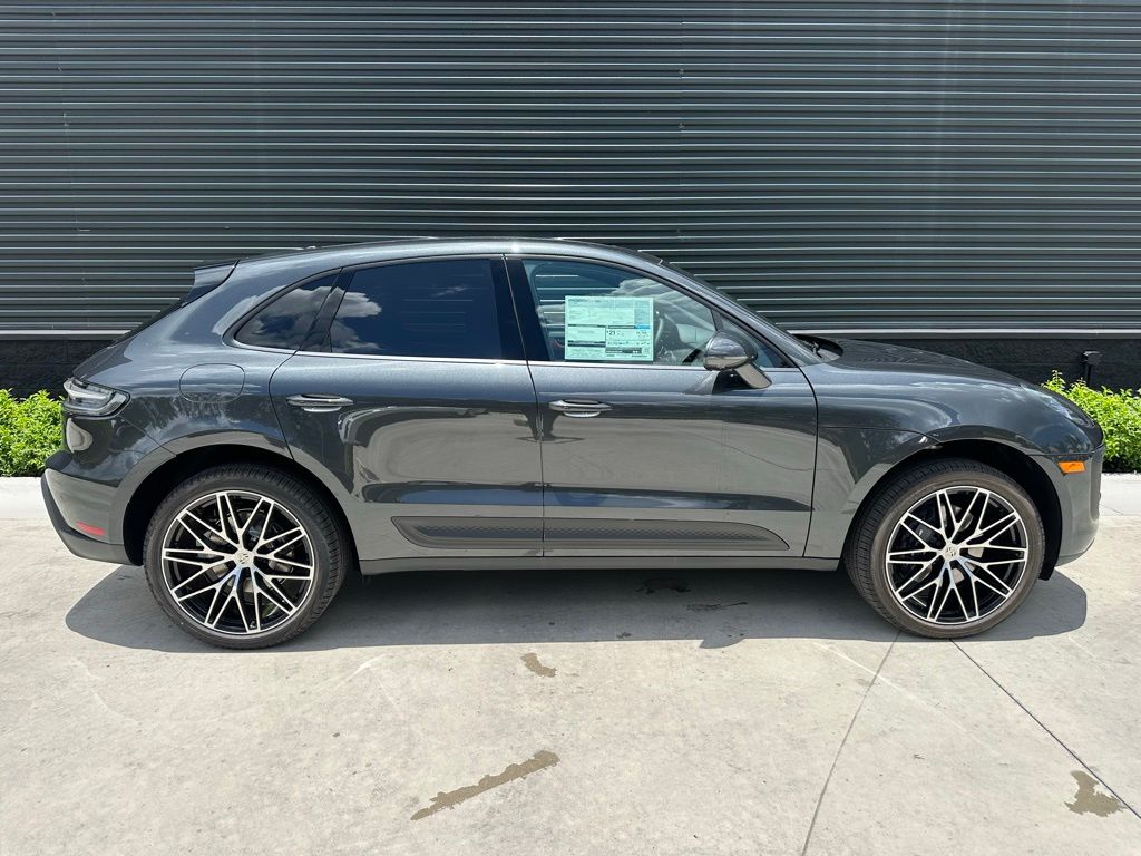 Thumbnail: 2025 Porsche Macan - 8