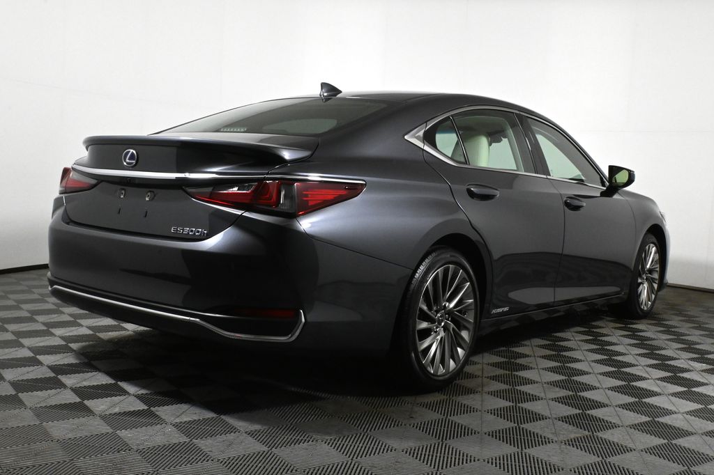 2022 Lexus ES Hybrid 300h Luxury 7