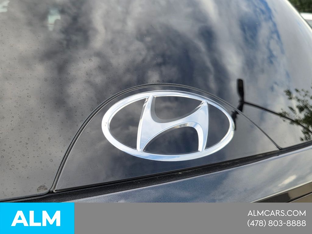 Used 2023 Gray Hyundai SEL image 11
