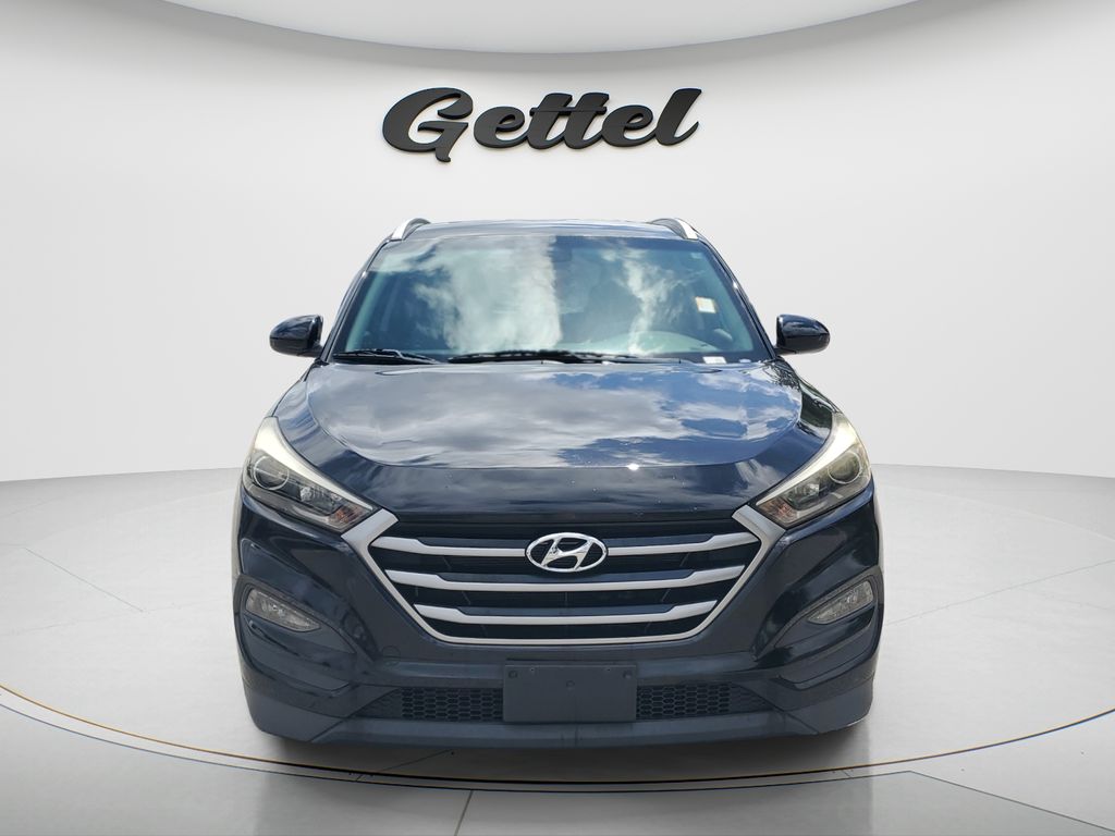 Used 2017 Black Hyundai SE image 2
