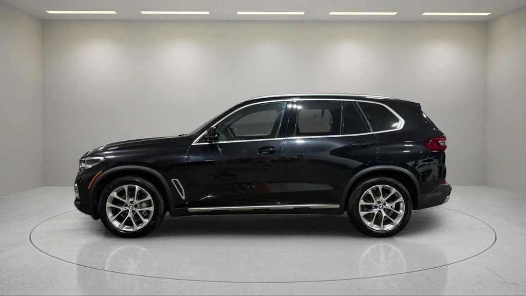 Used 2022 Black BMW xDrive40i image 8