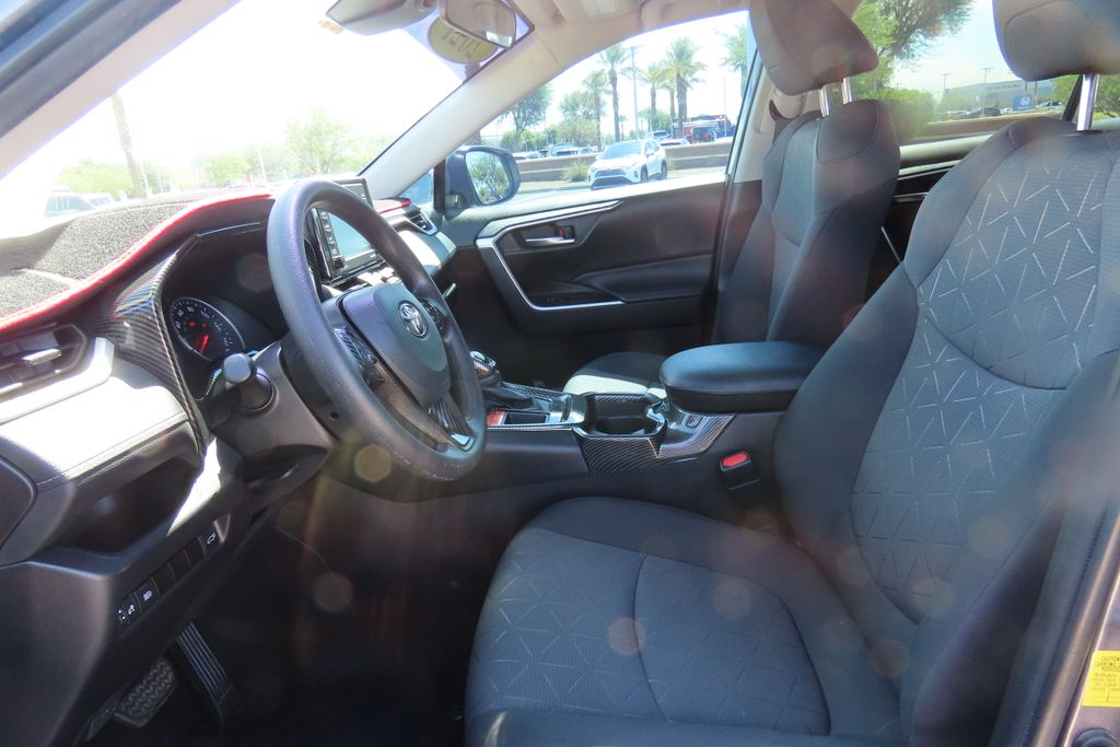 Thumbnail: 2021 Toyota RAV4 - 18