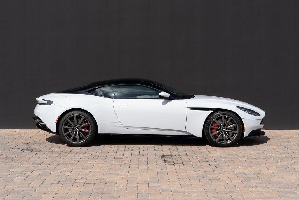 Aston Martin 2019 DB11 