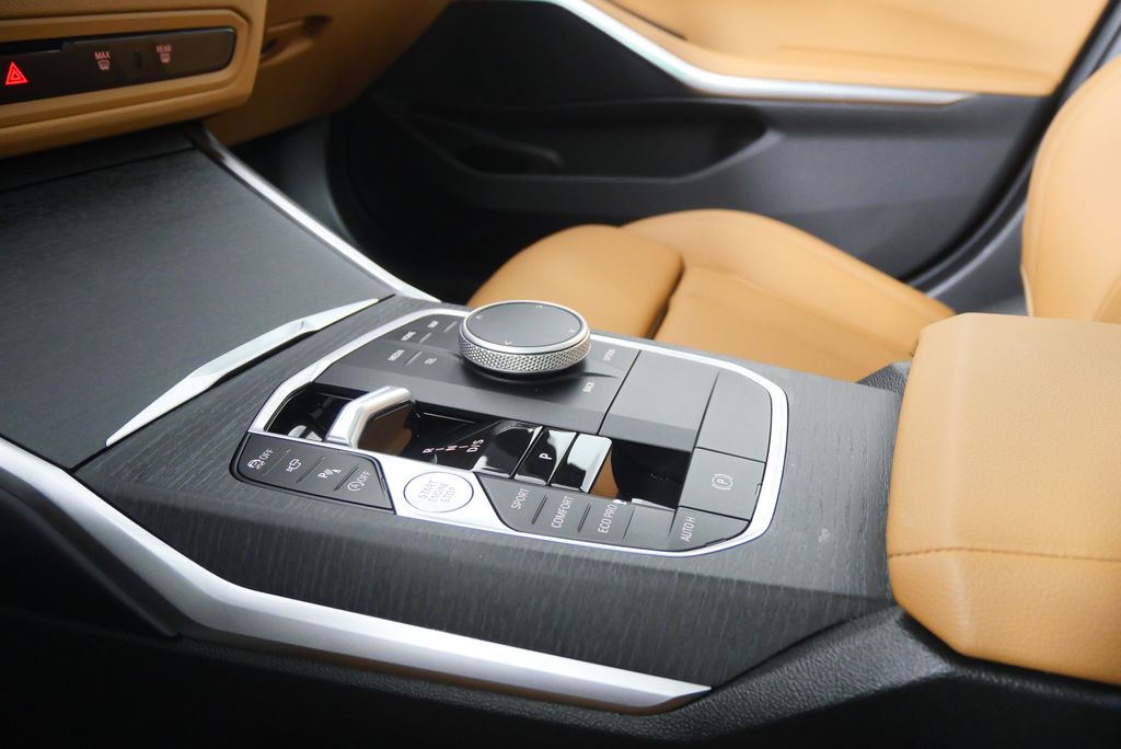 Thumbnail: 2025 BMW 3 Series - 28