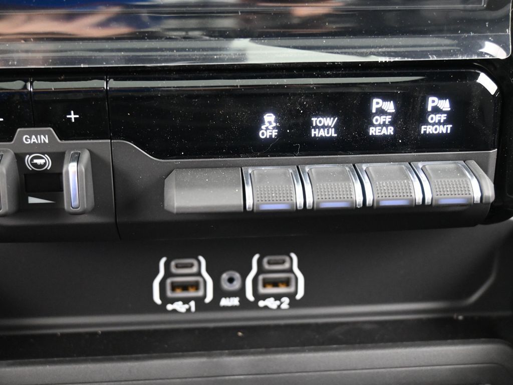 New 2026 Diamond Black Crystal Pearlcoat Ram Laramie image 21