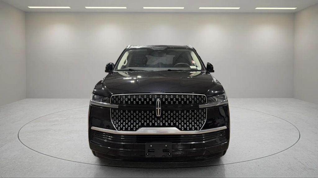 Certified Used 2025 Infinite Black Metallic Clearcoat Lincoln Reserve image 18