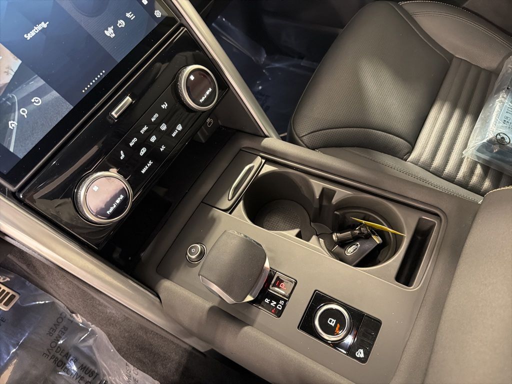Certified Used 2025 Black Land Rover Dynamic SE image 17