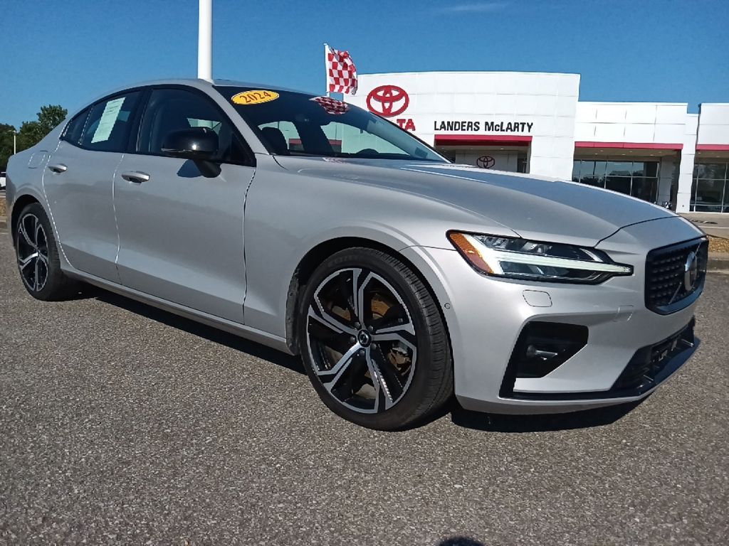 2024 Volvo S60 B5 Plus Dark Theme FWD