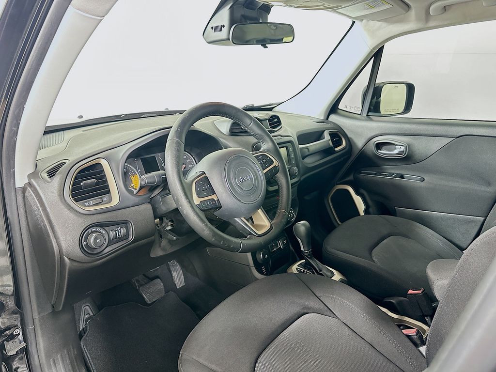 Thumbnail: 2016 Jeep Renegade - 9
