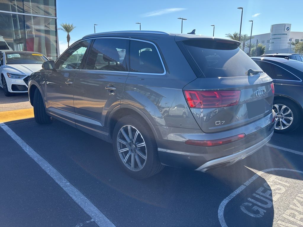 Thumbnail: 2019 Audi Q7 - 3