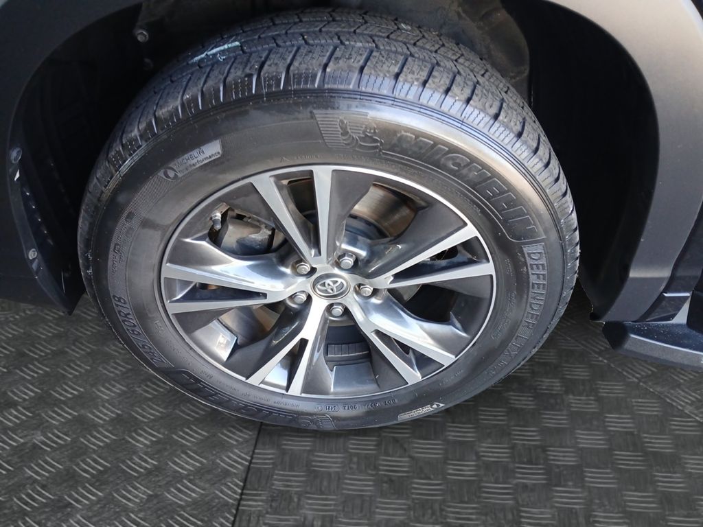 Used Car 2018 Toyota Highlander  Le For Sale Under $20,000 In Austin, Texas