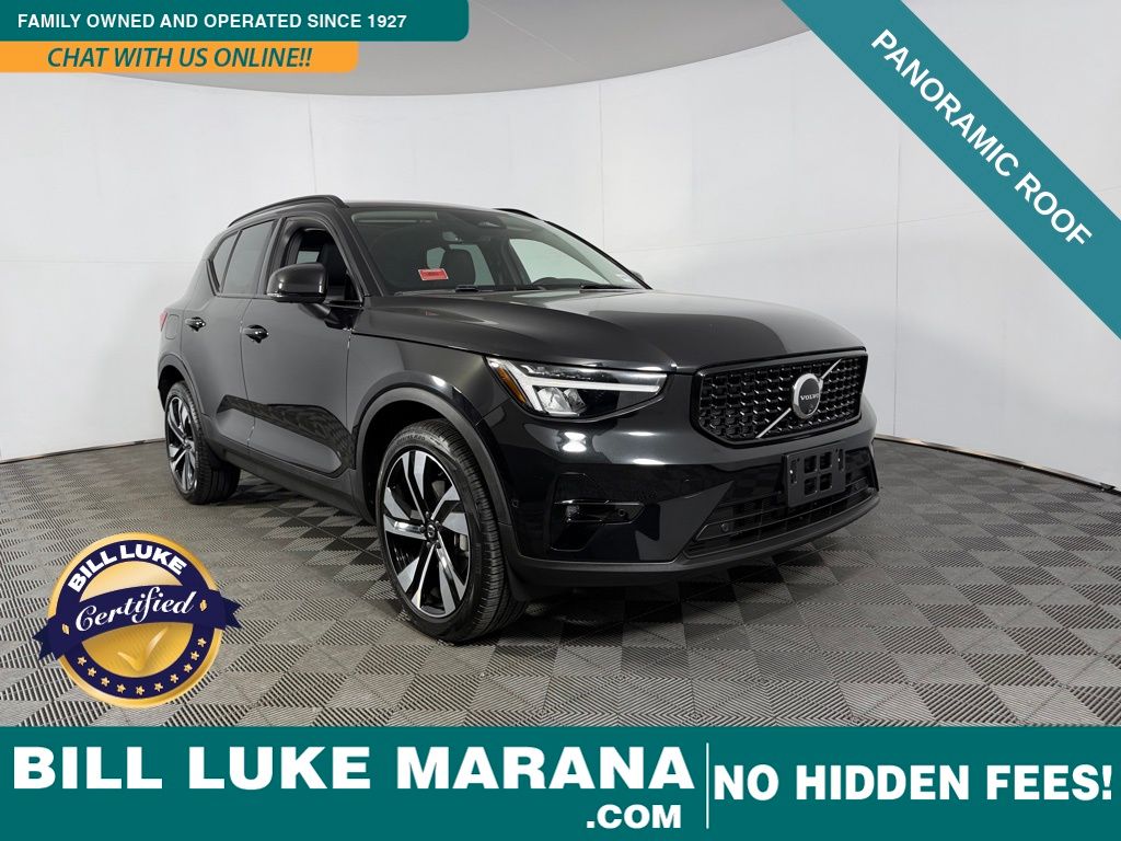 2025 Volvo XC40 B5 Plus Dark Theme AWD