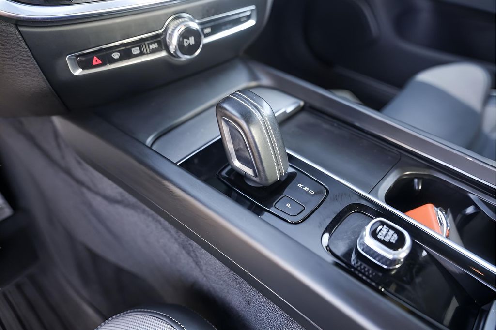 Used Car 2022 Volvo S60  B5 R-design For Sale Under $25,000 In Austin, Texas